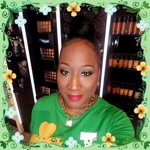 Meet your Posher, Nina